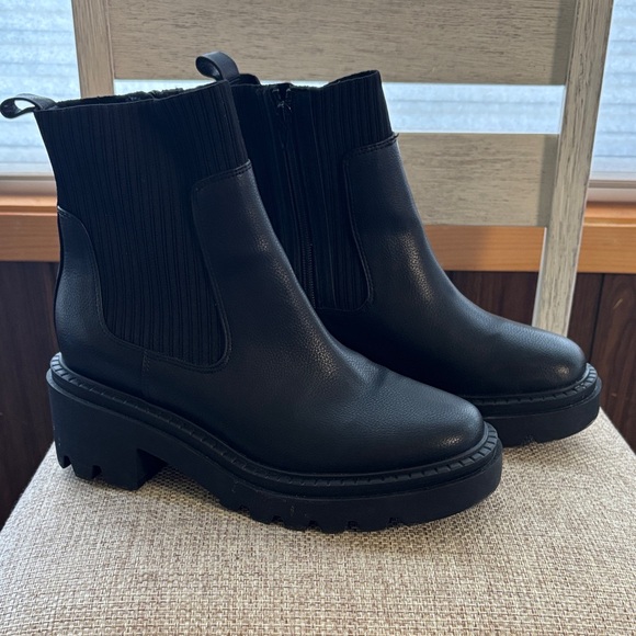 Universal Thread Black Ribbed Ankle Boots - Picture 3 of 4